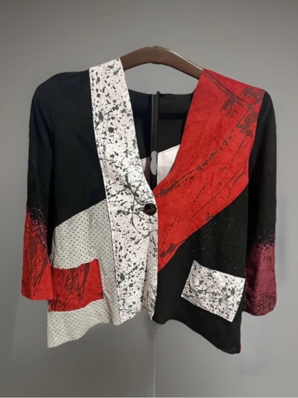 Lemon Grsss Contemporary Black & Red Open-Front Blazer